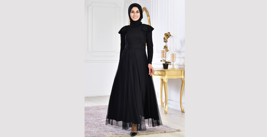 فستان أسود للمحجبات بتصميم بسيط منفوش
