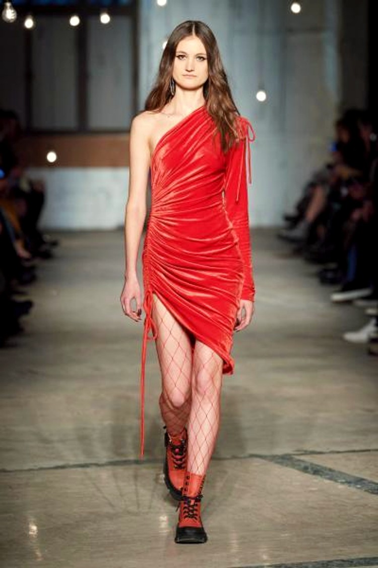 فستان قصير مخملي أحمر